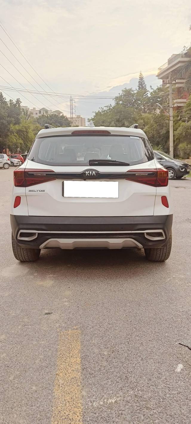 https://images10.gaadi.com/usedcar_image/4608363/original/processed_fe82dc0a4bf587647197dc2720cca71e.jpg?imwidth=6402