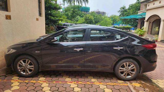 https://images10.gaadi.com/usedcar_image/4608366/original/processed_8dcfe903-a12d-41a5-b78d-017324580444.jpg?imwidth=6402
