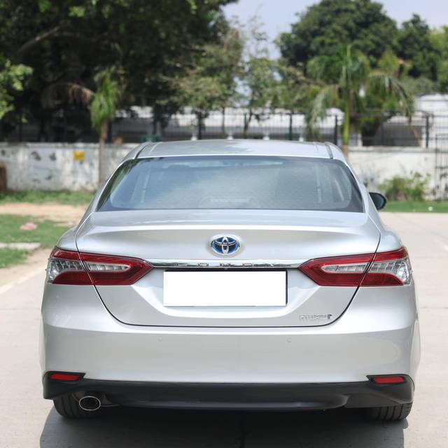 https://images10.gaadi.com/usedcar_image/4608369/original/processed_b6919171-b644-405f-8759-1d63f3382e6e.jpg?imwidth=6402