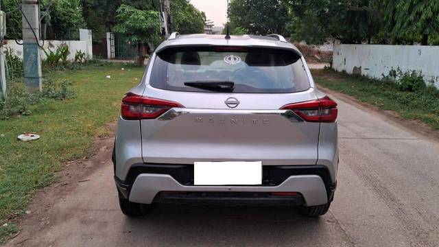https://images10.gaadi.com/usedcar_image/4608376/original/processed_c52db36c865265f86aa6f28abae67979.jpg?imwidth=6402