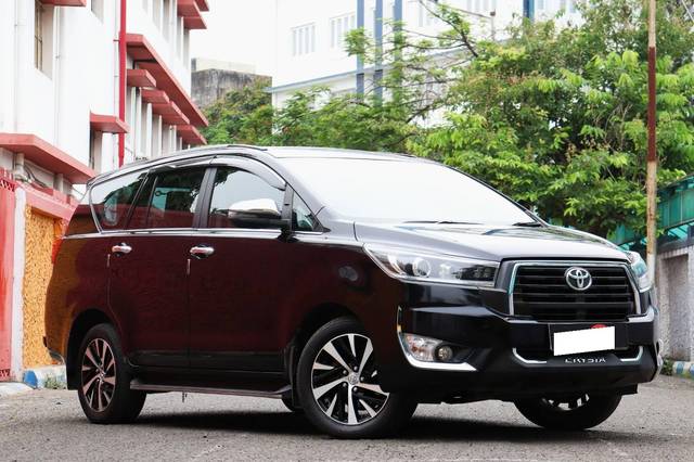 https://images10.gaadi.com/usedcar_image/4608401/original/processed_8758f3fb22b741948fe941ddb55f2d07.jpg?imwidth=6400