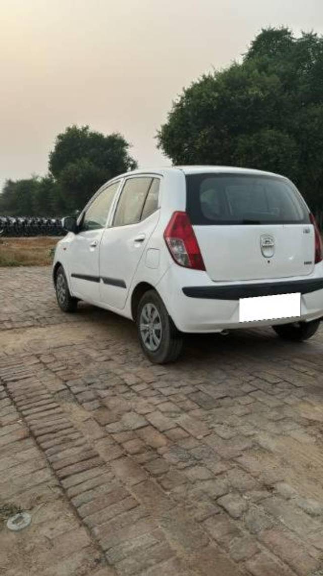 https://images10.gaadi.com/usedcar_image/4608496/original/processed_95e522cf-b58f-445c-8373-6f90162d650b.jpg?imwidth=6402