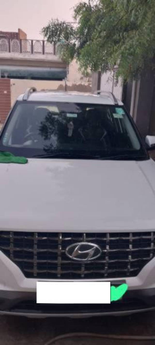 https://images10.gaadi.com/usedcar_image/4608547/original/processed_854aa8fe-5208-4c3c-b958-bdbe0416dabd.jpg?imwidth=6400