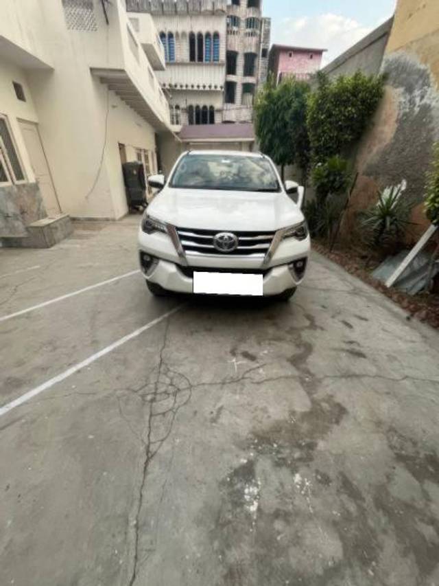 https://images10.gaadi.com/usedcar_image/4608588/original/processed_60759547-3e8f-4e08-872f-8d3441e1e5e8.jpg?imwidth=6400