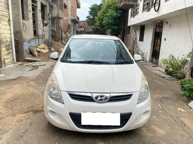 https://images10.gaadi.com/usedcar_image/4608611/original/processed_30f7d777-0f92-45e4-a89e-d5b98b185a1d.jpg?imwidth=6402
