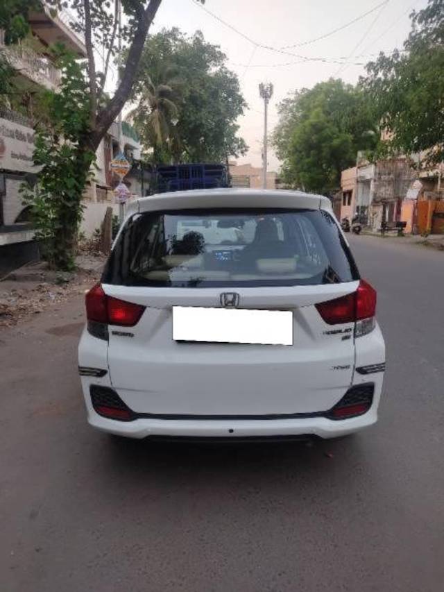 https://images10.gaadi.com/usedcar_image/4608614/original/processed_48a2c381-de9e-4796-bd42-f6b421110b65.jpg?imwidth=6402