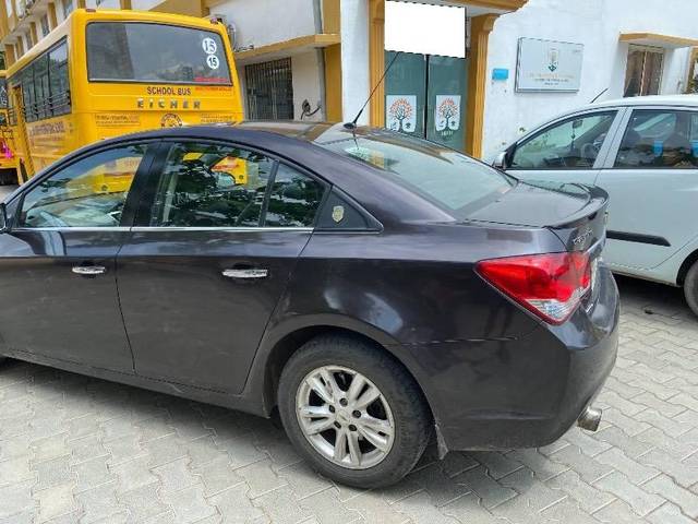 https://images10.gaadi.com/usedcar_image/4608656/original/processed_6b8af1dd-c490-464c-b359-fe197e7716c7.jpeg?imwidth=6402