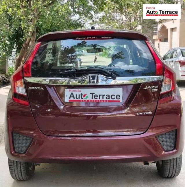 https://images10.gaadi.com/usedcar_image/4608702/original/ee645b7ab32ec8c9010f1e5206d0bec9.jpg?imwidth=6400