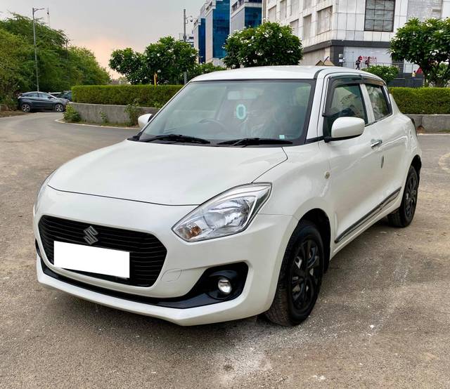 https://images10.gaadi.com/usedcar_image/4608707/original/processed_c2ff2cda3b91b193e0fbe2e9c11022ad.jpg?imwidth=6402
