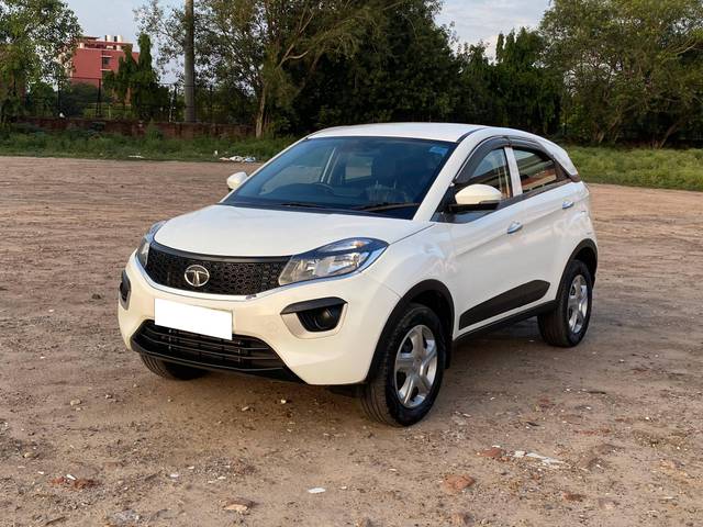 https://images10.gaadi.com/usedcar_image/4608710/original/processed_0a080070094a64ca47938b6e5b31a1e6.jpg?imwidth=6402