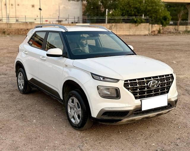 https://images10.gaadi.com/usedcar_image/4608750/original/processed_9ebd91d48b435484ed5434e0cca21fc0.jpg?imwidth=6400