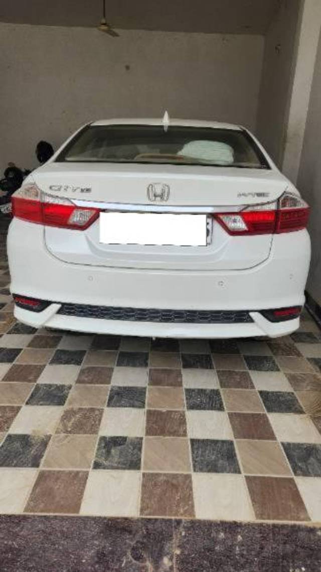 https://images10.gaadi.com/usedcar_image/4608762/original/processed_89a4ab83-8c21-41c4-8490-c6c1b35b0660.jpg?imwidth=6401