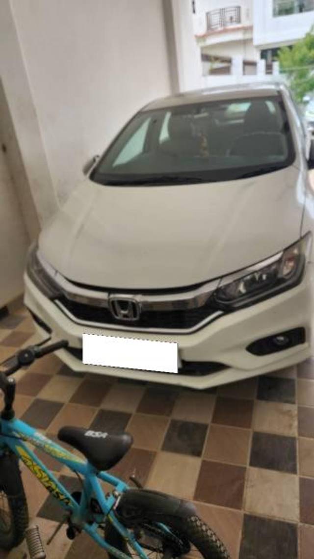 https://images10.gaadi.com/usedcar_image/4608762/original/processed_8d47c998-c208-463f-9d9d-da67dd5f93ef.jpg?imwidth=6400