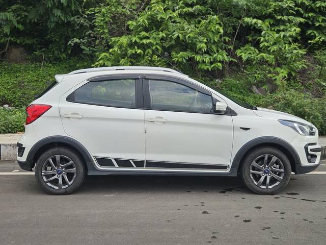 https://images10.gaadi.com/usedcar_image/4608779/original/84dcf437e1f3af478286b6a0faa10349.jpg?imwidth=6401