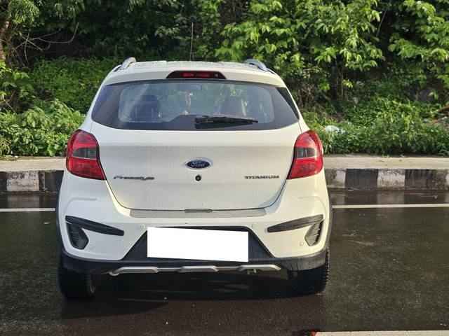 https://images10.gaadi.com/usedcar_image/4608779/original/processed_0159fab53aa44299e626717709eb7977.jpg?imwidth=6402