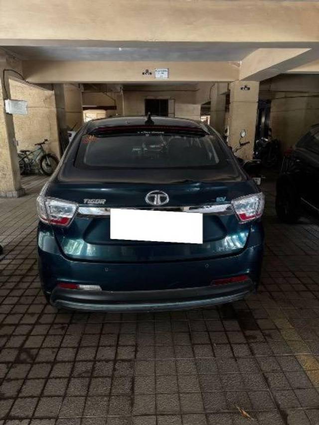 https://images10.gaadi.com/usedcar_image/4608822/original/processed_9c8cb871-85cd-462a-8ccb-23dfc87fb7a9.jpeg?imwidth=6402