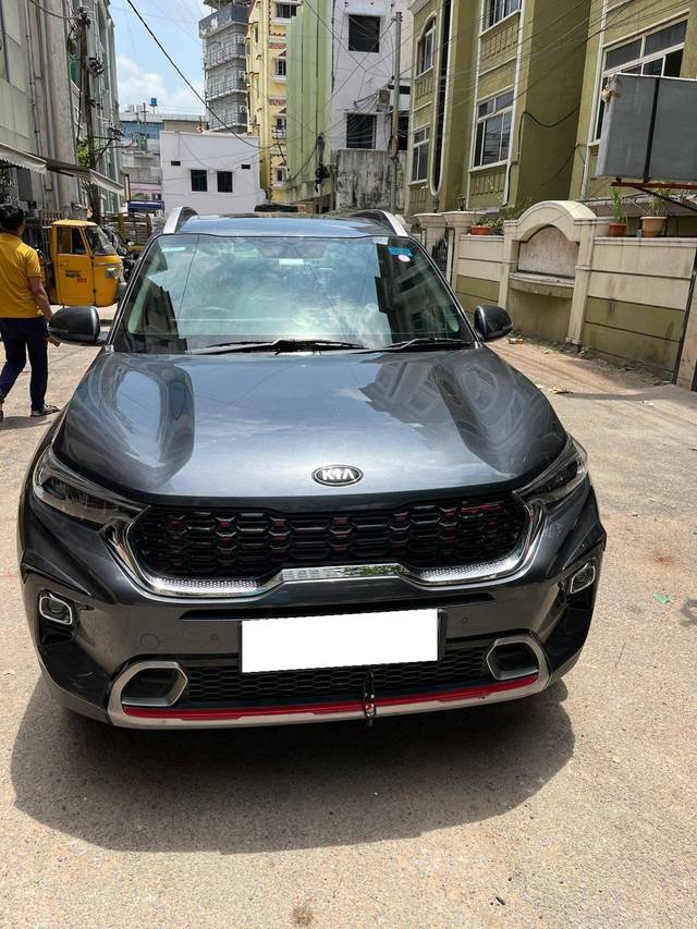https://images10.gaadi.com/usedcar_image/4608861/original/processed_5ccd260e-6024-4982-a66f-60624db7b615.jpg?imwidth=6401