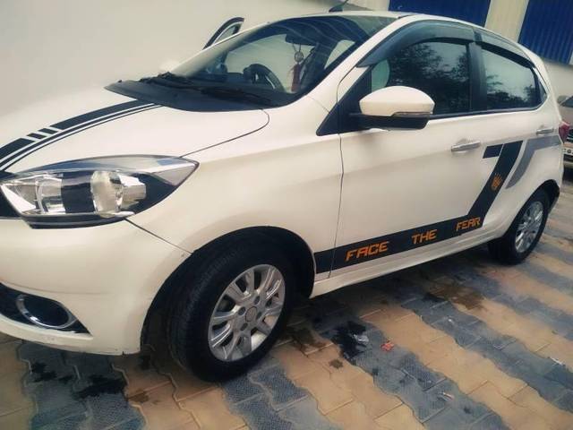 https://images10.gaadi.com/usedcar_image/4608892/original/processed_5692f319-cf42-452e-aed2-f0bd75a0c2e0.jpg?imwidth=6400