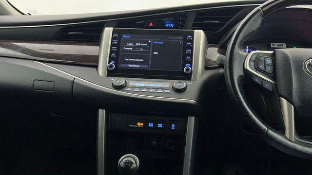 Second-hand 2022 Toyota Innova Crysta 2.4 VX MT 8 STR for sale in Gurgaon-34