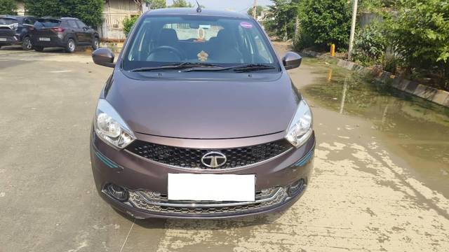 https://images10.gaadi.com/usedcar_image/4609125/original/processed_f30f7be4-a617-434b-af3e-7b52148de96f.jpg?imwidth=6402
