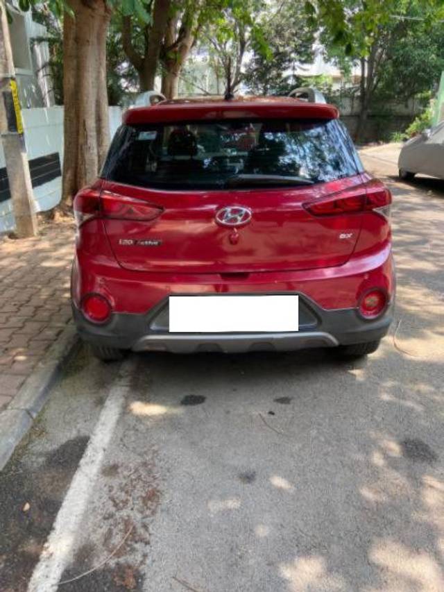 https://images10.gaadi.com/usedcar_image/4609132/original/processed_77d83b4b-8ff4-44a6-8af1-d39da4553b32.jpg?imwidth=6402
