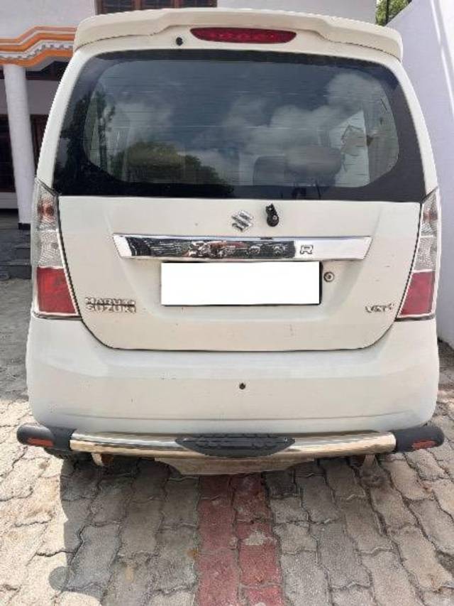 https://images10.gaadi.com/usedcar_image/4609133/original/processed_7c58b233-1cf9-438c-9f5a-f2577526e6fa.jpeg?imwidth=6402