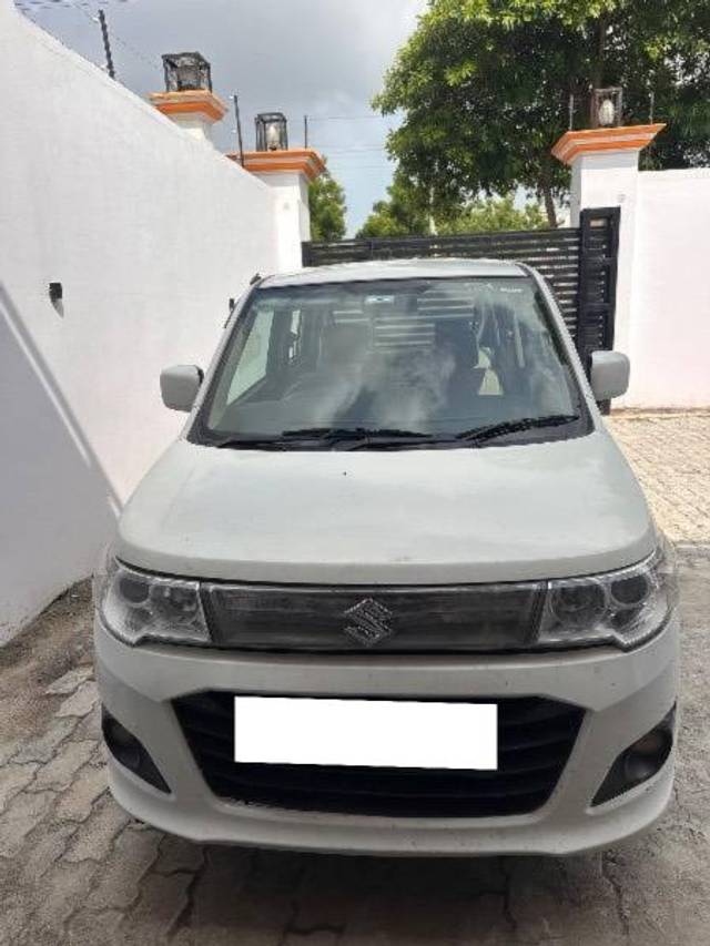 https://images10.gaadi.com/usedcar_image/4609133/original/processed_e152c97b-7db5-4955-98b1-11f68456b42e.jpeg?imwidth=6400