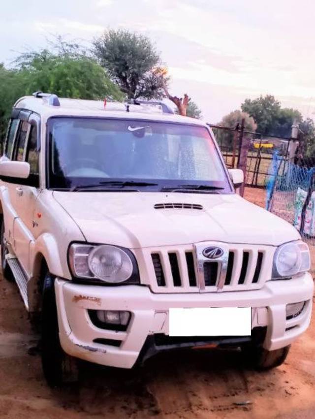 https://images10.gaadi.com/usedcar_image/4609145/original/processed_3e9d57d0-7471-4d09-9ec3-b6b0cc6809e1.jpg?imwidth=6400