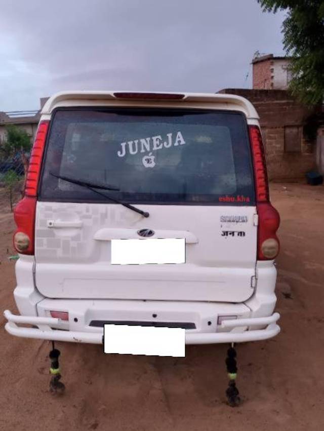 https://images10.gaadi.com/usedcar_image/4609145/original/processed_546f89af-4547-40e6-a891-466c6243657e.jpg?imwidth=6401
