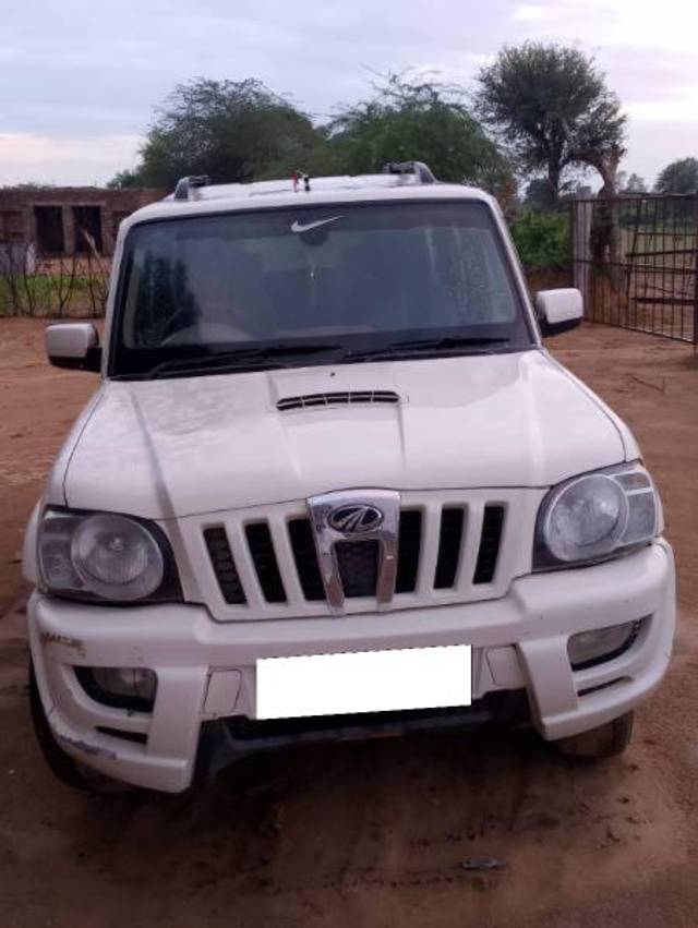 https://images10.gaadi.com/usedcar_image/4609145/original/processed_b2a67f59-bf7d-4ac2-9d1b-0cd3889573d2.jpg?imwidth=6402