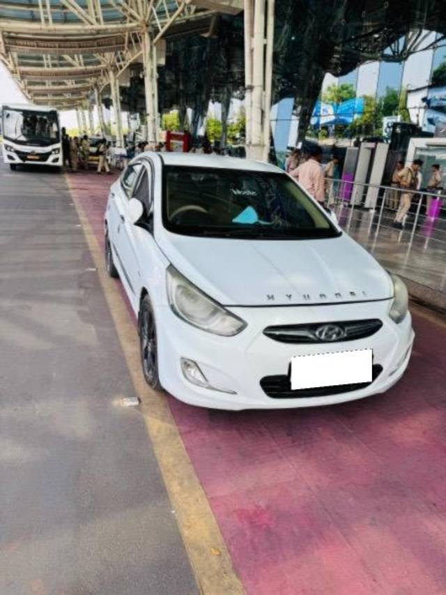 https://images10.gaadi.com/usedcar_image/4609218/original/processed_9d9fa4df-8ce3-4077-953f-8ff59b9692ee.jpeg?imwidth=6400