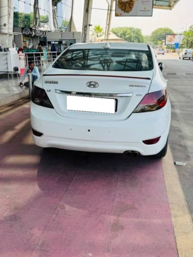 https://images10.gaadi.com/usedcar_image/4609218/original/processed_fa44fd5a-7b7c-4a12-a25d-7fdf2595ff76.jpeg?imwidth=6401