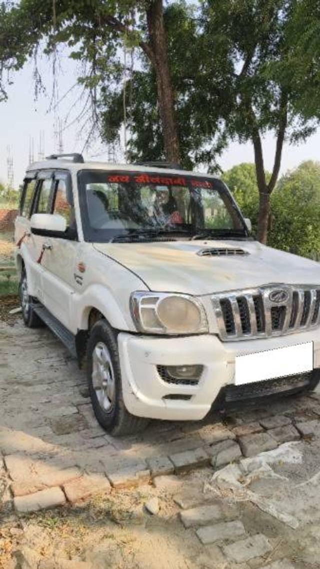 https://images10.gaadi.com/usedcar_image/4609251/original/processed_282f9192-ff8c-4b17-a60e-3eb5e7f68eee.jpg?imwidth=6400