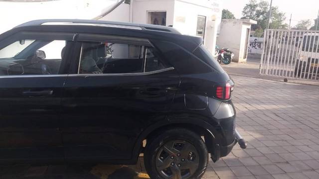 https://images10.gaadi.com/usedcar_image/4609257/original/processed_9a072a77-fd1f-4971-9e8a-d069901416b8.jpg?imwidth=6401