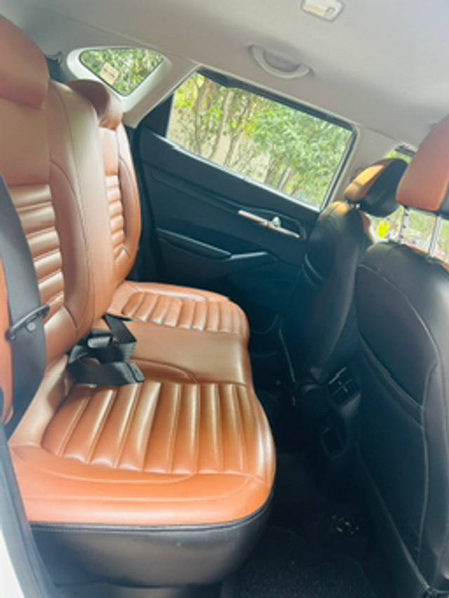 https://images10.gaadi.com/usedcar_image/4609261/original/095bdf00cd0dd7a060743339010b25bd.jpg?imwidth=6402