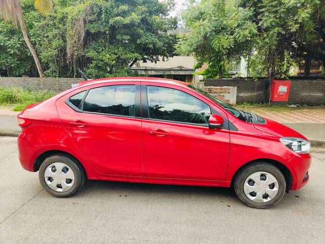https://images10.gaadi.com/usedcar_image/4609362/original/f27596f1ead5241e861f724eb6a54586.jpg?imwidth=6401