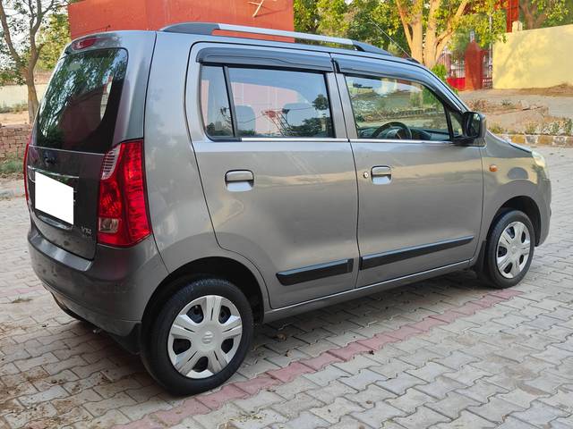 https://images10.gaadi.com/usedcar_image/4609364/original/processed_6be5c04b656a4223e3340d829d896c03.jpg?imwidth=6402