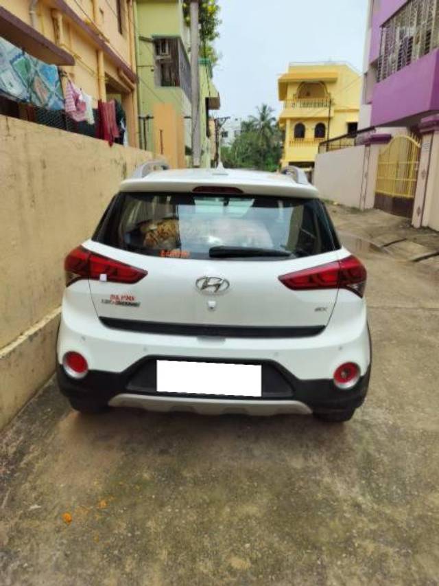 https://images10.gaadi.com/usedcar_image/4609375/original/processed_3c779eb9-9128-4a93-a724-16c3b155ebd5.jpg?imwidth=6402