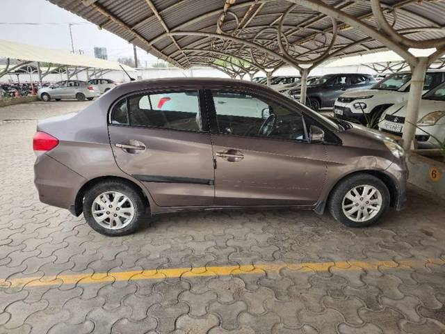 https://images10.gaadi.com/usedcar_image/4609376/original/processed_a1e22fa1-e24c-4dac-bbba-c2440c008841.jpg?imwidth=6401