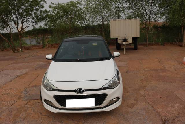 https://images10.gaadi.com/usedcar_image/4609393/original/processed_bb9cc8fa6dc8be975a8b7cb1e61f916c.JPG?imwidth=6400