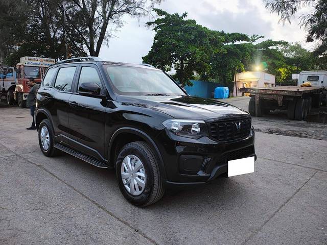 https://images10.gaadi.com/usedcar_image/4609395/original/processed_6f4aac724c8409475c39de51e5210d6f.jpg?imwidth=6400
