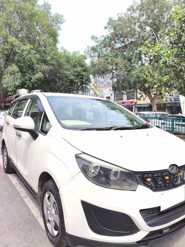 https://images10.gaadi.com/usedcar_image/4609421/original/processed_21e3196286717f4532a8f537c76145a1.jpg?imwidth=6401