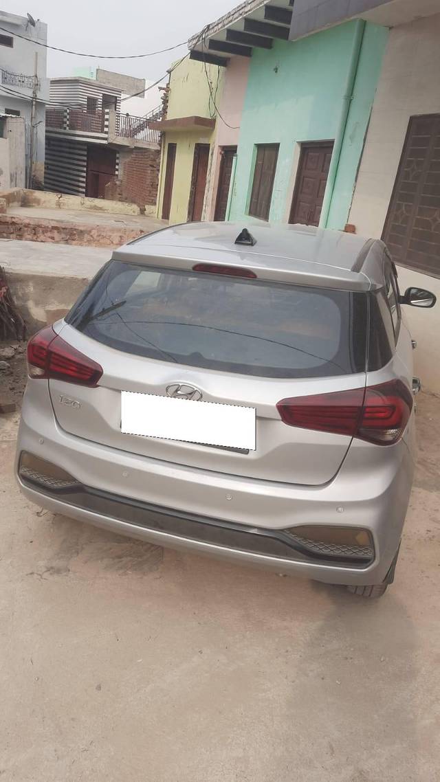 https://images10.gaadi.com/usedcar_image/4609462/original/processed_027ef6fc-a859-4e6f-a3de-017d3d6b0ca3.jpg?imwidth=6400