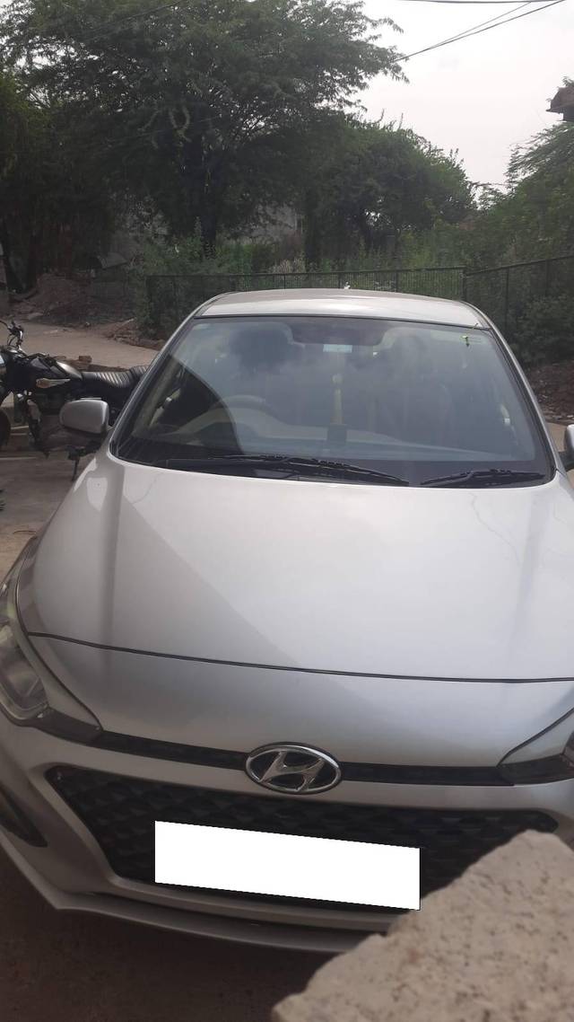 https://images10.gaadi.com/usedcar_image/4609462/original/processed_ec9349d1-63b2-448a-b467-929937d9fe68.jpg?imwidth=6401