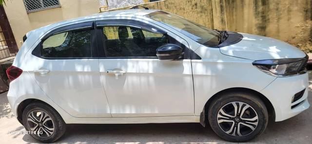 https://images10.gaadi.com/usedcar_image/4609470/original/processed_786ca21d-c31c-42af-9fd4-e187c0e61e3b.jpg?imwidth=6401