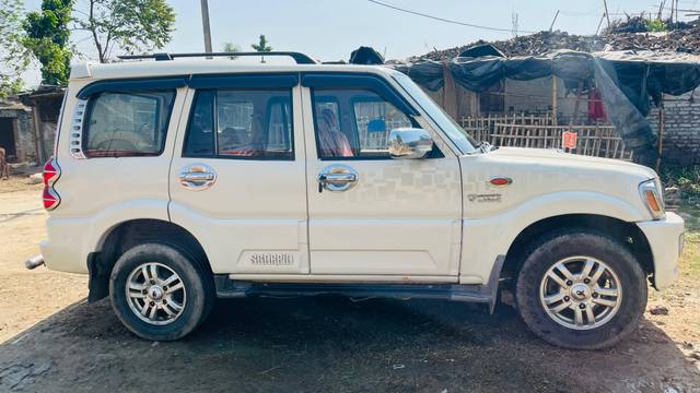https://images10.gaadi.com/usedcar_image/4609544/original/processed_02d5e3608496afe633b7c795306f14b7.jpg?imwidth=6401