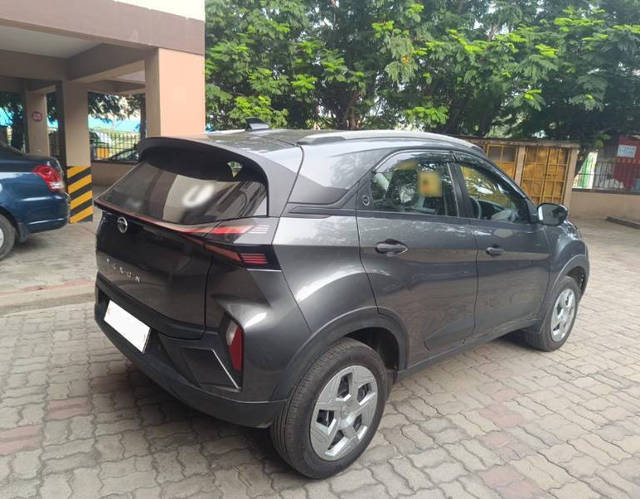 https://images10.gaadi.com/usedcar_image/4609553/original/processed_processed_b8d1345f-9112-40e3-b6f3-ca23395c240f.png?imwidth=6402