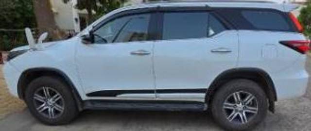 https://images10.gaadi.com/usedcar_image/4609557/original/processed_eeb291cc-582f-429b-b3c1-698bebe0fc7b.jpg?imwidth=6402