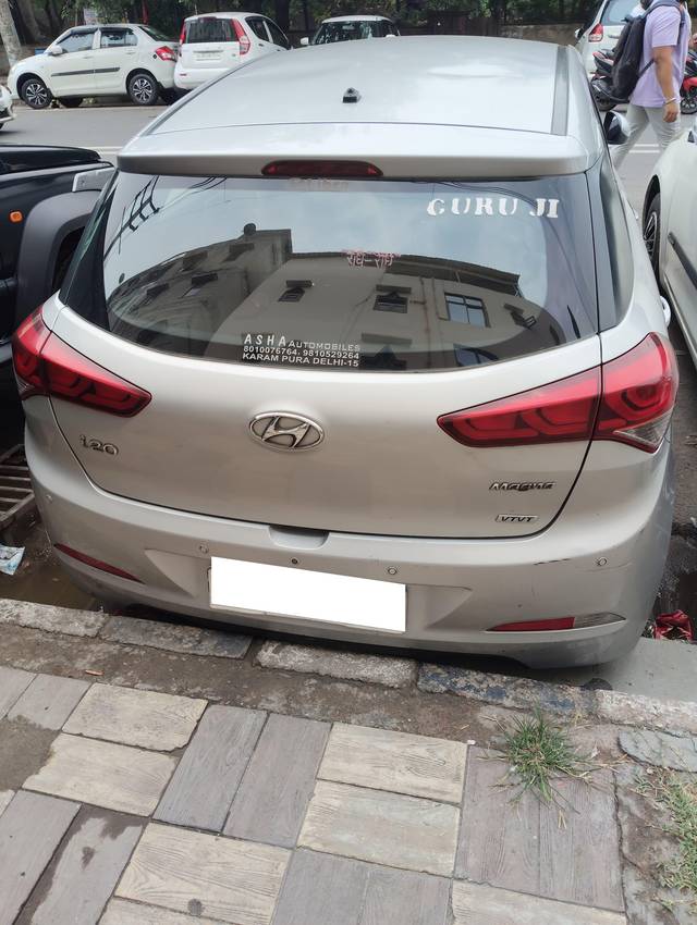 https://images10.gaadi.com/usedcar_image/4609566/original/processed_7b147eb0f859699c44aceb2664a74972.jpg?imwidth=6400
