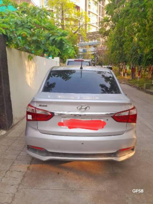 https://images10.gaadi.com/usedcar_image/4609634/original/processed_a8c4d17b-f99c-41f1-8457-5527bd51281f.jpg?imwidth=6402